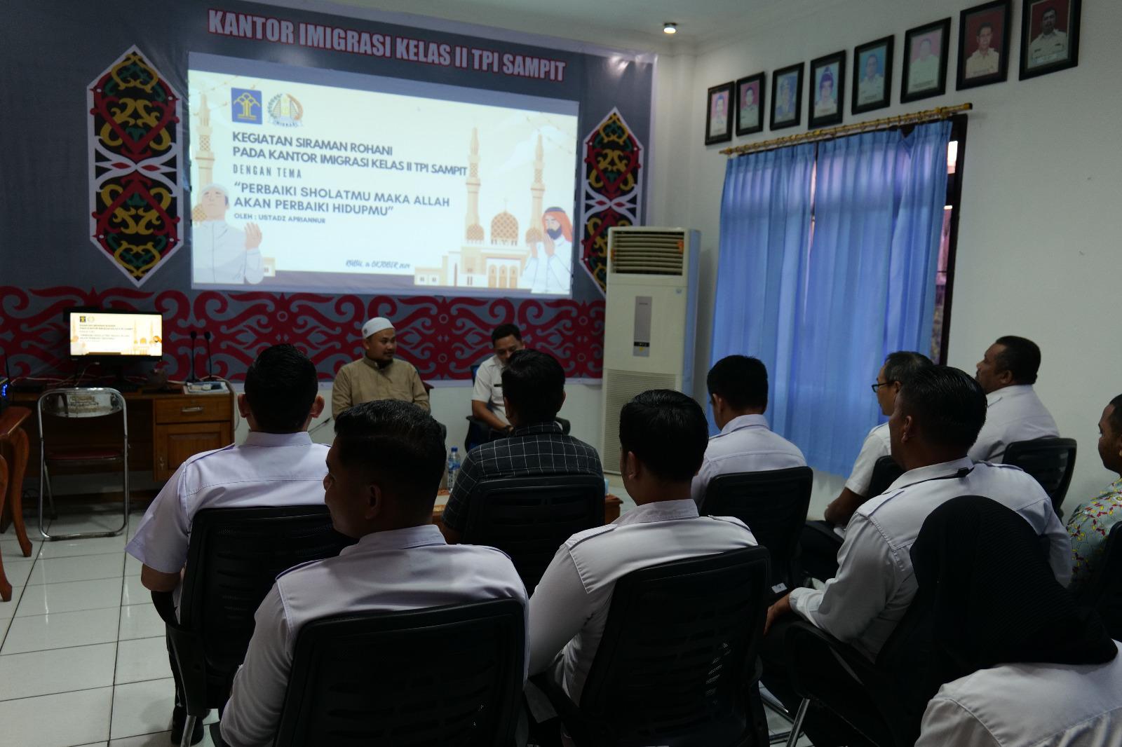 Kantor Imigrasi Sampit Gelar Bimbingan Rohani untuk Memupuk Spiritualitas dan Menguatkan Integritas