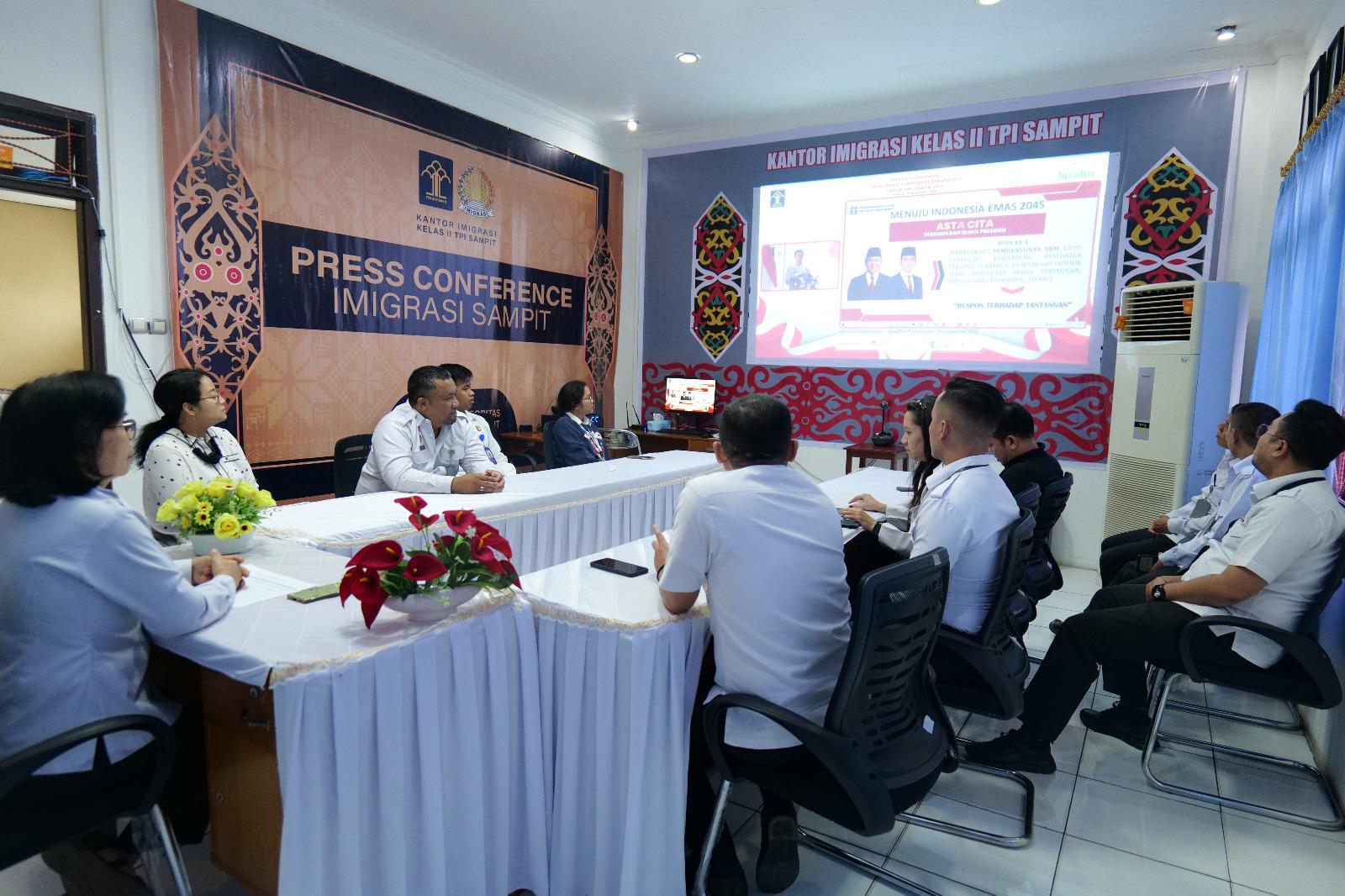 Kantor Imigrasi Sampit Ikuti Webinar Nasional "Belajar Tanpa Batas Menuju Indonesia Emas" Secara Virtual