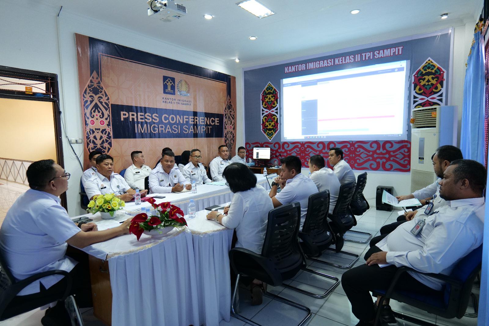 Rapat Monitoring dan Evaluasi Pembangunan Zona Integritas di Kantor Imigrasi Kelas II TPI Sampit