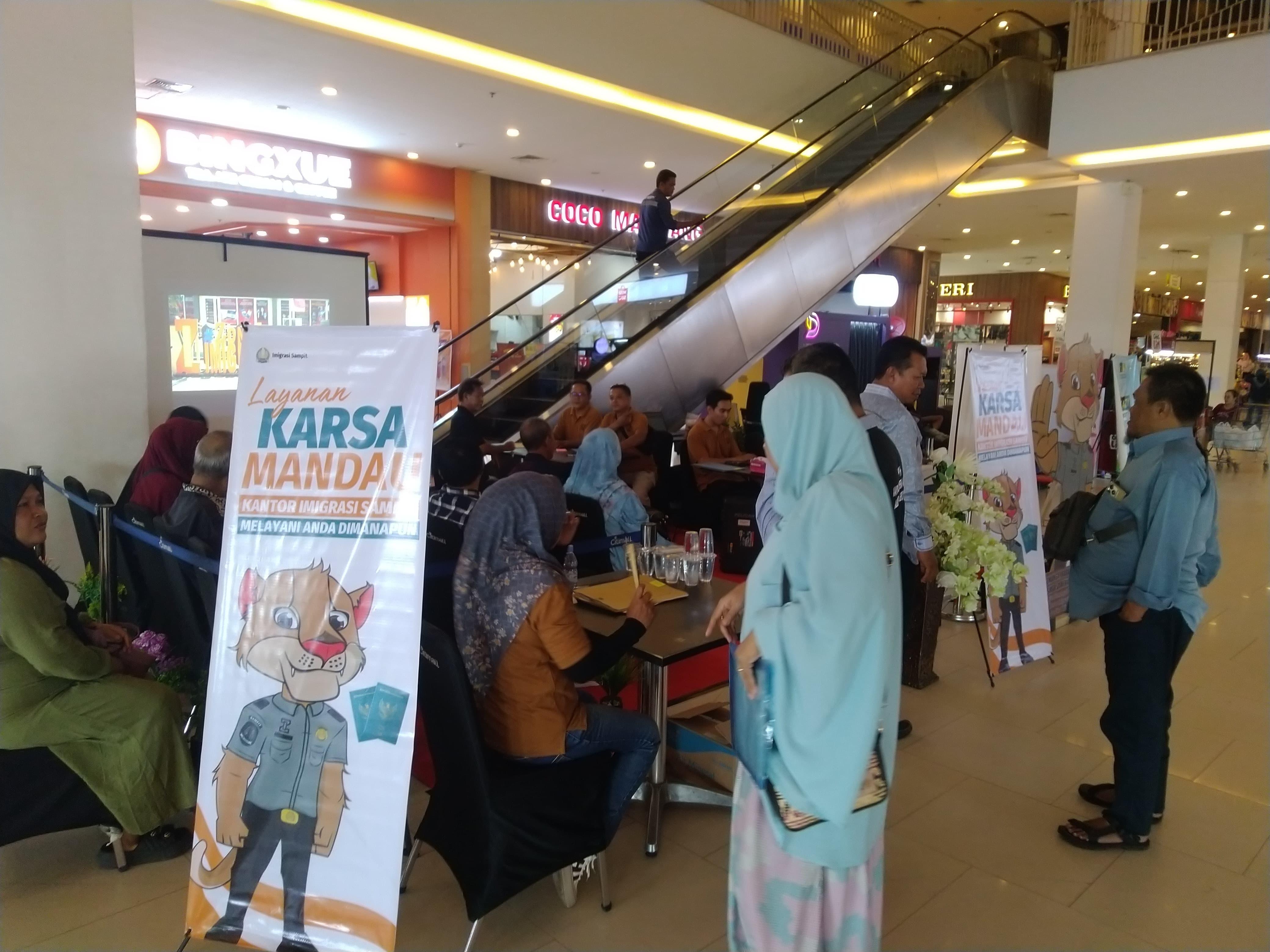 Dekatkan Pelayanan ke Masyarakat, Kantor Imigrasi Sampit Laksanakan Karsa Mandau di Citimall Sampit