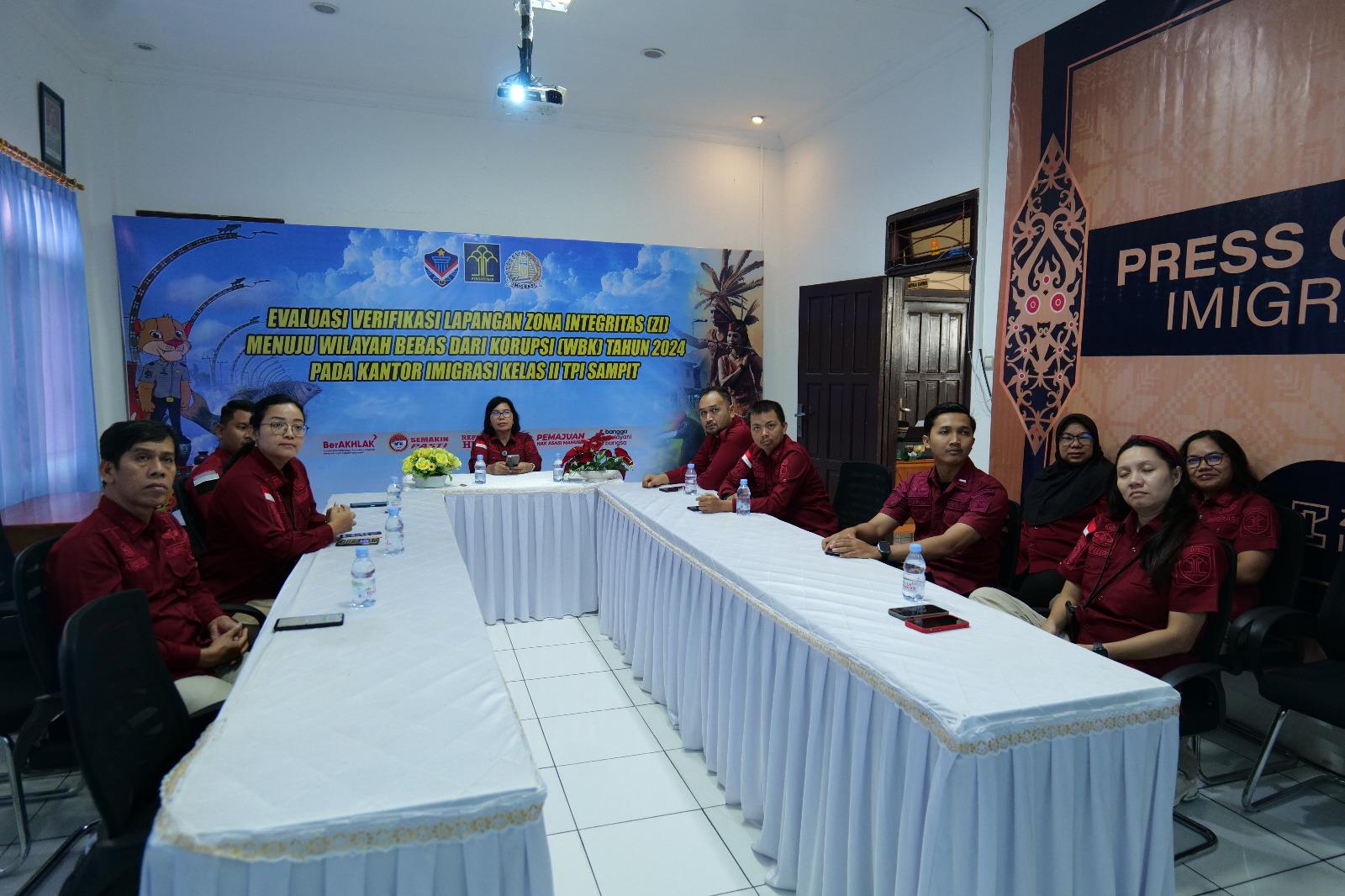 Imigrasi Sampit Ikuti Webinar Peningkatan Keterampilan Komunikasi untuk Kinerja Profesional Secara Virtual