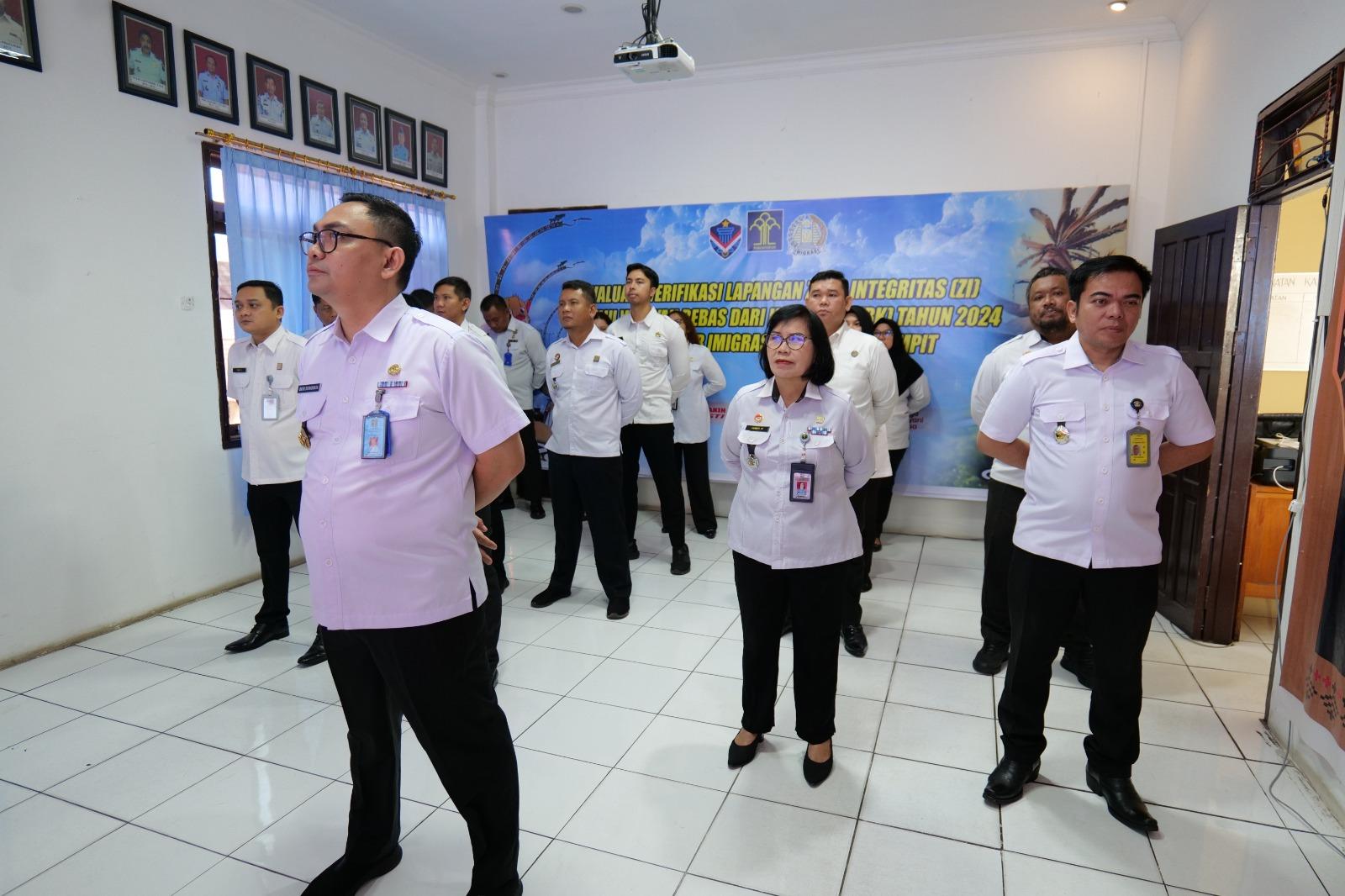 Imigrasi Sampit Ikuti Apel Awal Tahun 2025 Bertema Indonesia Emas 2045