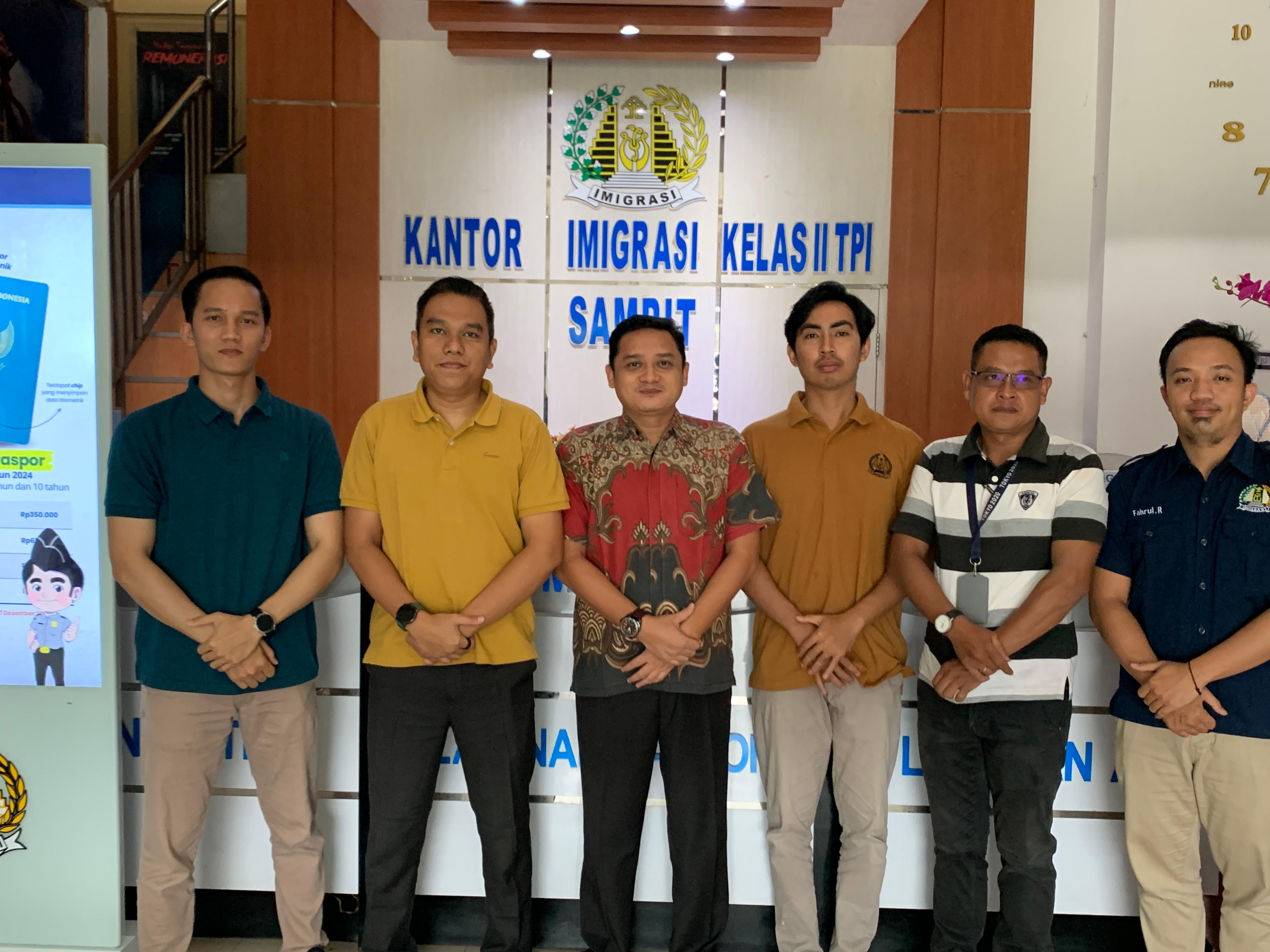 Pelayanan Publik Paspor Simpatik Minggu Kedua di Kantor Imigrasi Sampit dan UKK Kotawaringin Barat Berjalan Sukses